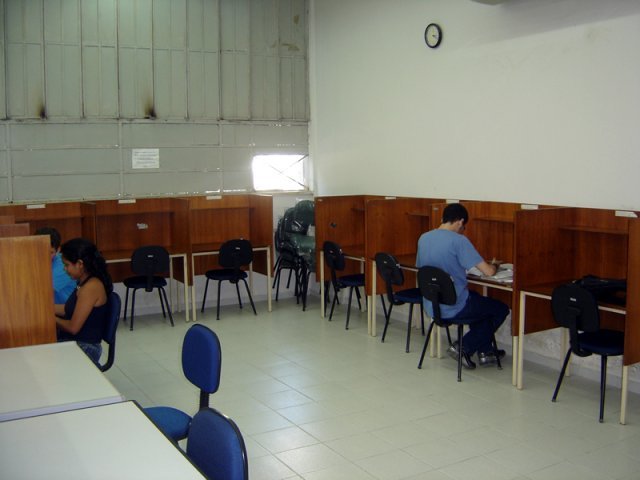 Biblioteca Setorial - Instituto de Matemática [03] - Bancadas de estudo individual.